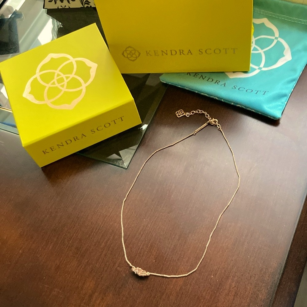 EUC Kendra Scott Rose Gold necklace w/box & bag worn 1 or 2 times